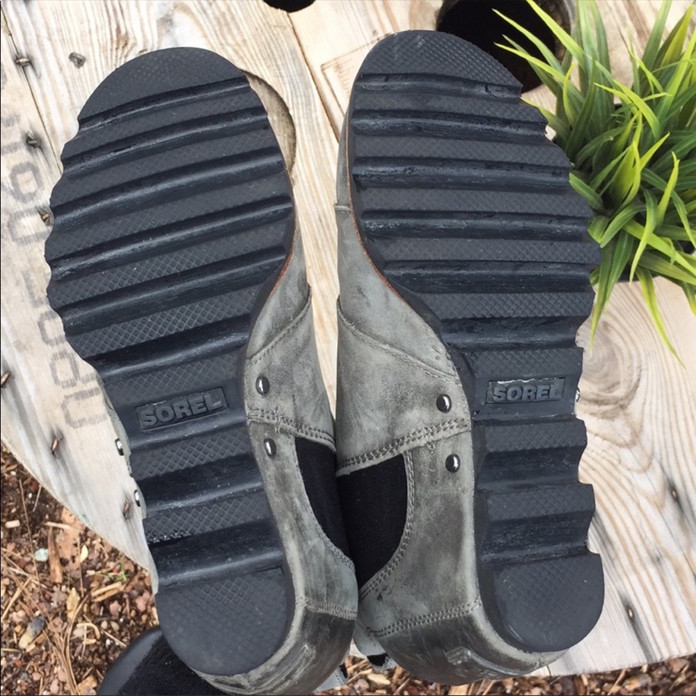 Sorel Lea wedge ankle bootie